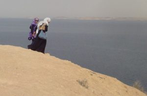 8 0401 aleppo - palmyra - kort kaffepause ved Al Assad-søen (6)