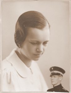 Min mor var bedårende som ung. Dette billede, med min far indsat, er mit yndlingsbillede af hende som ung - omkring 16 år.