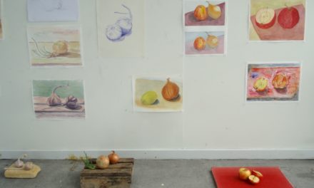 Alene tegner blandt akvarelfolk