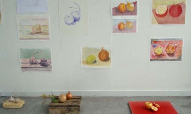 Alene tegner blandt akvarelfolk