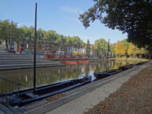 Torfhafen med kopier af gamle tørvebåde